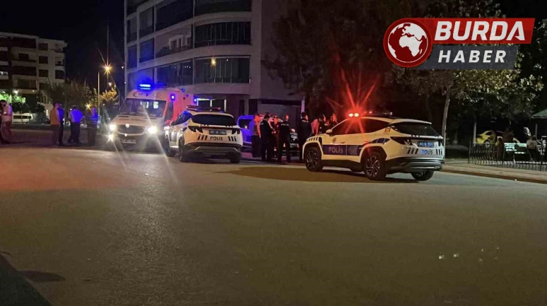 Parkta üvey babasını bıçaklayarak ağır yaraladı.