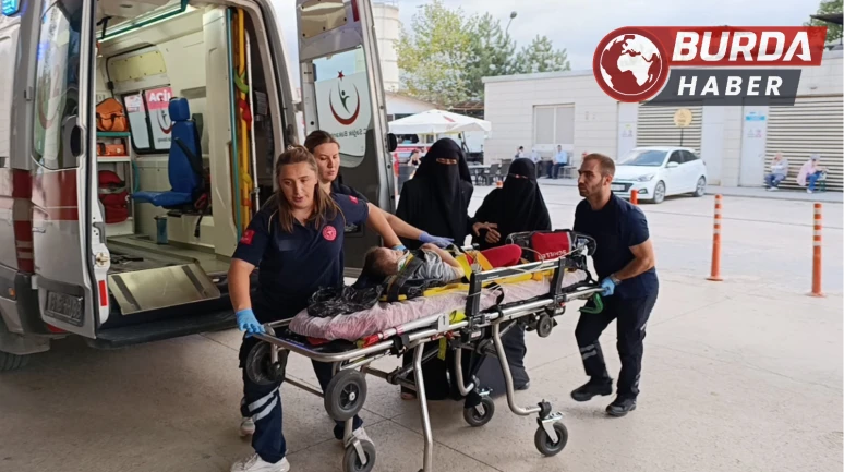 Bursa’da 3. kattan düşen 5 yaşındaki çocuk ağır yaralandı.