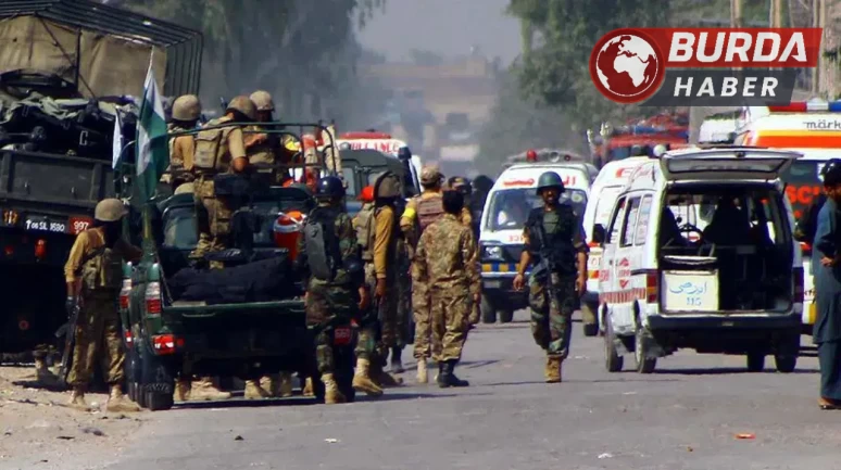 Pakistan’da anma törenine bombalı saldırı: 6 kişi öldü