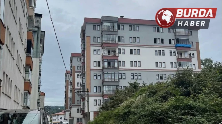 61 yaşındaki kadın çamaşır astığı sırada 5. kattan düşerek öldü.