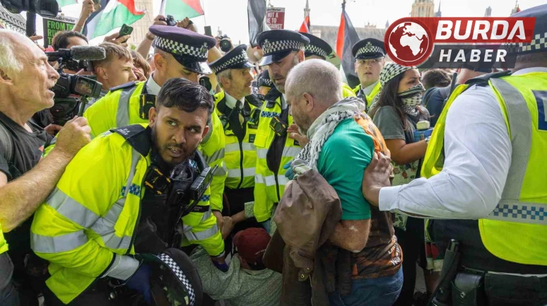 Londra’da düzenlenen Filistin gösterisinde 890 kişi gözaltına alındı.
