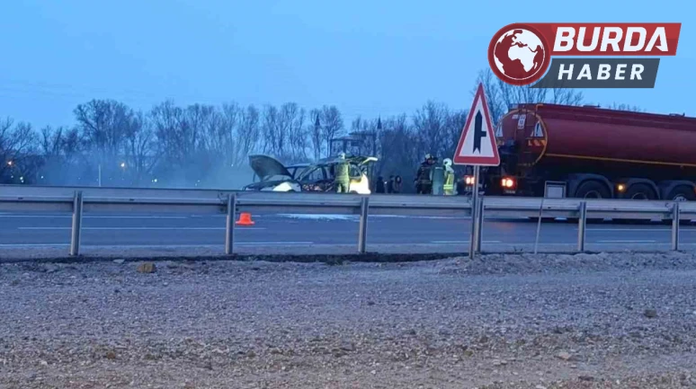 Ankara Akyurt'ta Trafik Kazasında Otomobil Alev Aldı