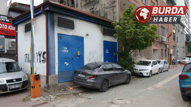 Adana'da 19 Yaşındaki Genç Sokak Ortasında Bıçaklanarak Öldürüldü