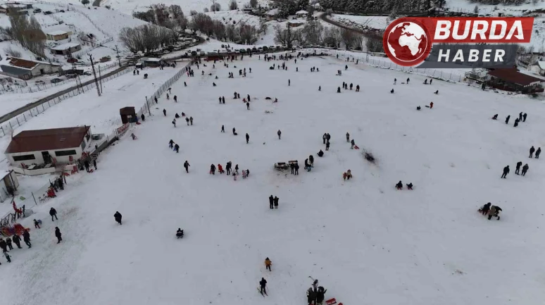 Ankaralılar Sömestir Tatilinde Elmadağ Kayak Merkezi'nde Buluştu