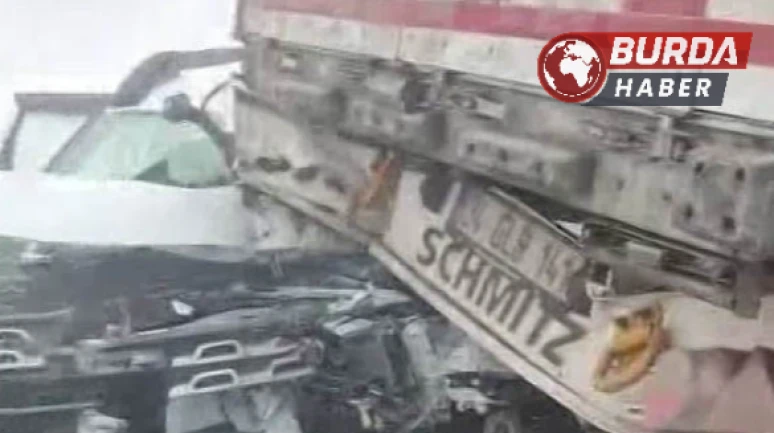 Diyarbakır'da Buzlanma Nedeniyle Zincirleme Kaza: 3 Yaralı