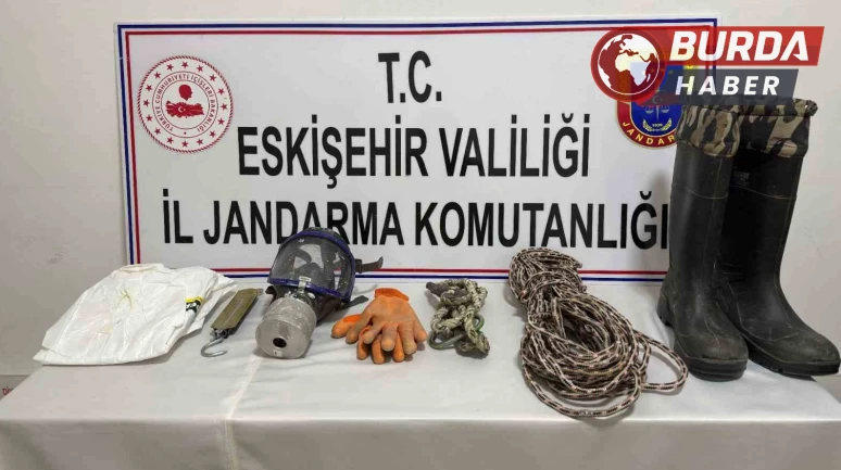 Eskişehir'de Kaçak Kazı Yapan 8 Şüpheli Suçüstü Yakalandı