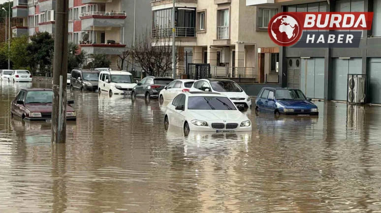 Aydın'da Şiddetli Sağanak Yağış Dereleri Taşırdı, Sokaklar Göle Dündü