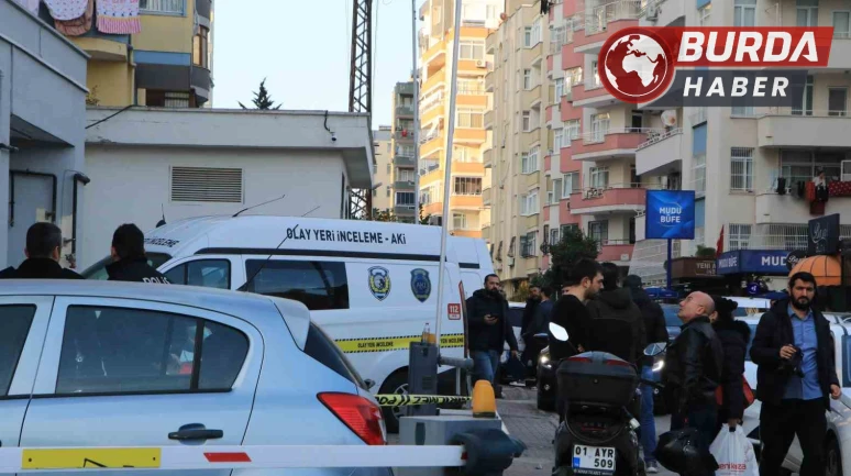 Evini Alamayan Şahıs, Müteahhidin Oğlunu Öldürüp İntihar Etti