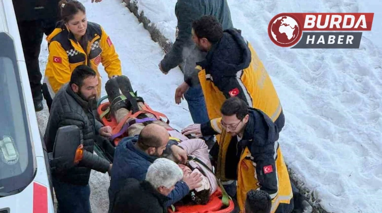 Kars'ta Okula Giden Öğrencinin Kafasına Buz Kütlesi Düştü