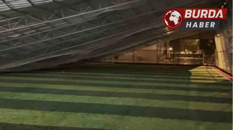 Antalya'da Fırtına ve Hortum Felaketi: Halı Sahanın Çatısı Çöktü