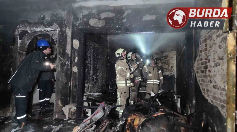 Kadıköy'de 4 Katlı Binada Çıkan Yangında 1'i Ağır 8 Kişi Yaralandı