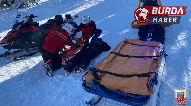 JAK Timi, Uludağ'da Mahsur Kalan Vatandaşları Kurtardı
