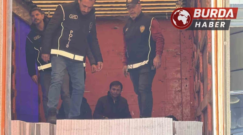 Tokat'da Mermer Yüklü Tırda Gizlenen 4 Kaçak Göçmen Yakalandı