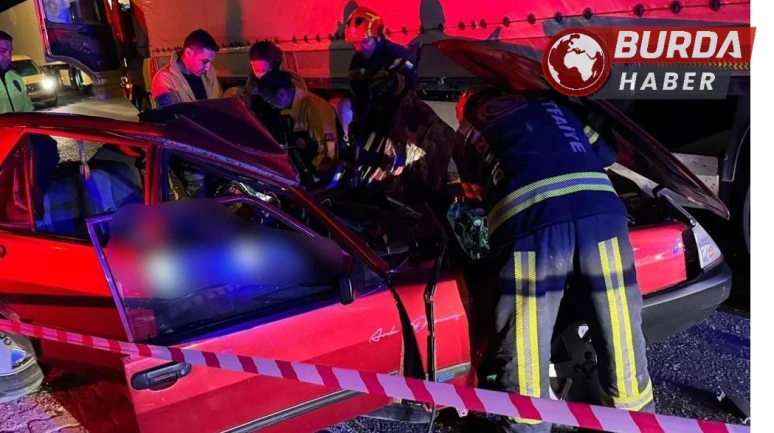 Tıra yandan çarpan otomobilde 1 kişi hayatını kaybetti