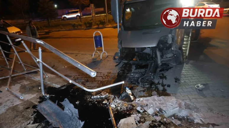 Trafik kazası : 1’i ağır 3 kişi yaralandı.