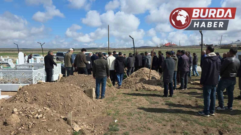 Köpeklerin saldırısı sonucu ölen çocuk toprağa verildi