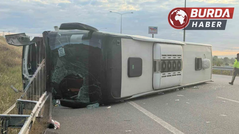 Susurluk’ta yolcu otobüsü devrildi: 25 kişi yaralandı
