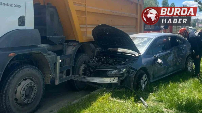 Muş’ta kamyon ile otomobil çarpıştı: 1 kişi yaralandı