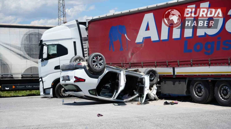 Kapıkule yolunda SUV araç ile tır çarpıştı: 3 kişi yaralandı