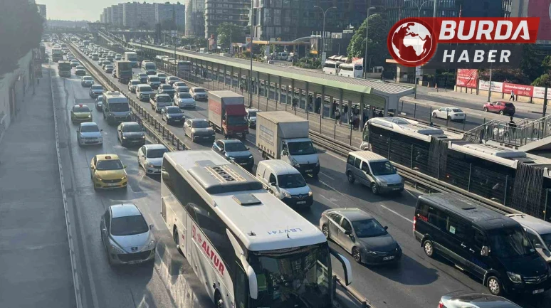 İstanbul’da bayram sonrası trafik yoğunluğu oluştu