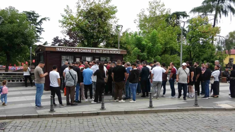 Trabzonspor - Galatasaray karşılaşmasının biletleri hızla tükeniyor