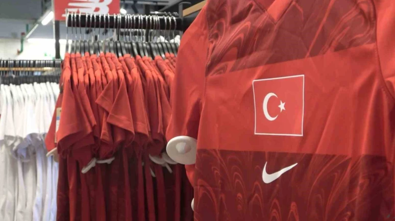 Bursaspor Taraftarlarını Sevindiren Haber: Yepyeni Ay Yıldızlı Forma Bursastore'da Satışta!