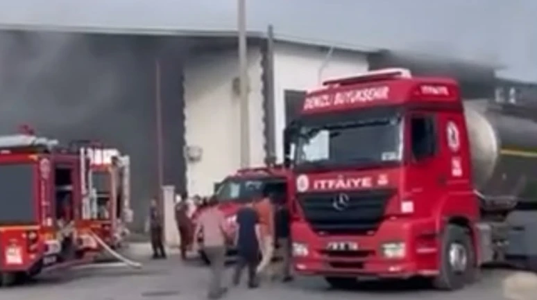 Denizli'de Bir İş Yerinde Çıkan Yangın Paniğe Neden Oldu