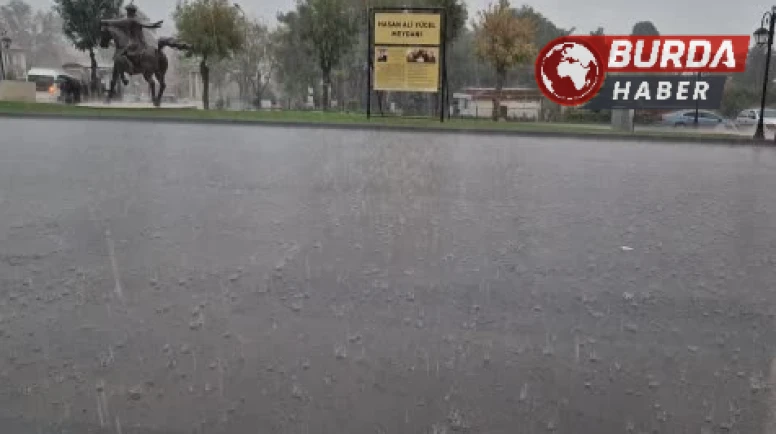 Tekirdağ'da Şiddetli Yağış: Sokaklar Göle Döndü