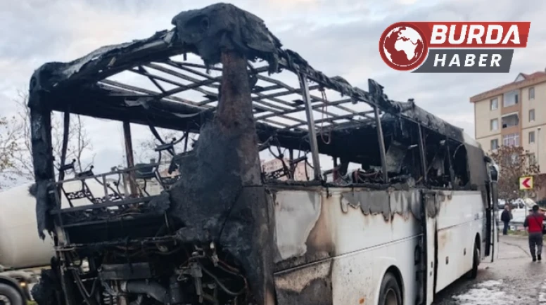 Silivri'de İşçi Servisi Alev Aldı Araç Kullanılamaz Hale Geldi