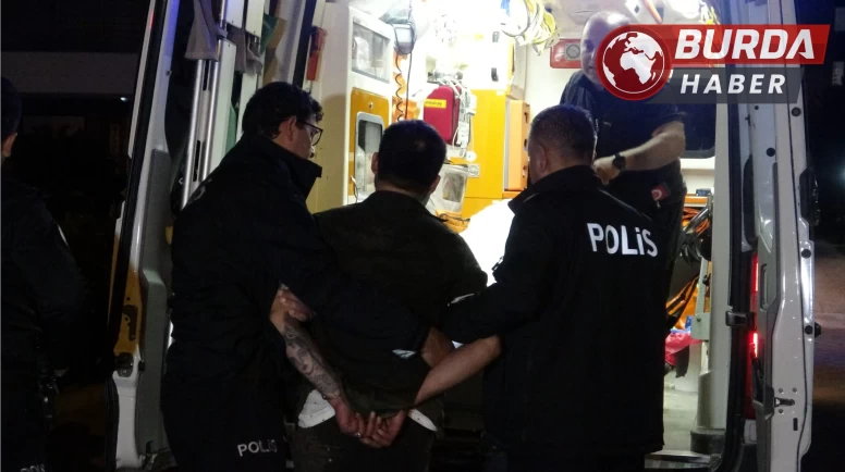 Anne-babasını odaya kilitleyen şahıs ekiplere zor anlar yaşattı.