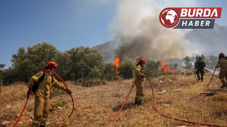 Girit Adası’nda orman yangını çıktı, 5 bin kişi tahliye edildi.