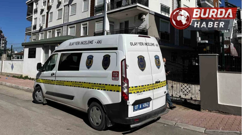 Tartıştığı 37 Haftalık Hamile Eşini Dizlerinden Vurdu