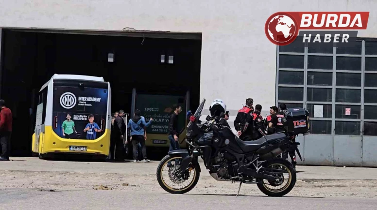 Tamire bıraktığı otomobilinin başında silahlı saldırıya uğradı