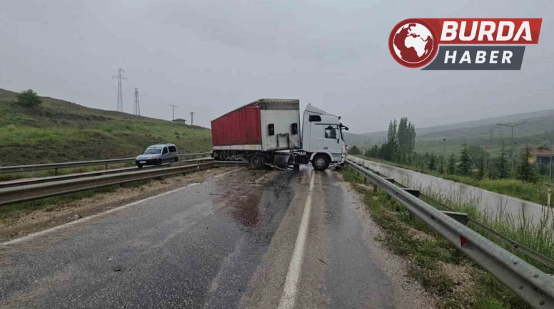 Ankara’da tır ile minibüs çarpıştı: 11 kişi yaralandı