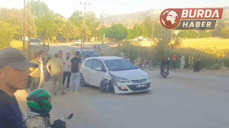 Adıyaman'da otomobil elektrik direğine çarptı: 5 yaralı