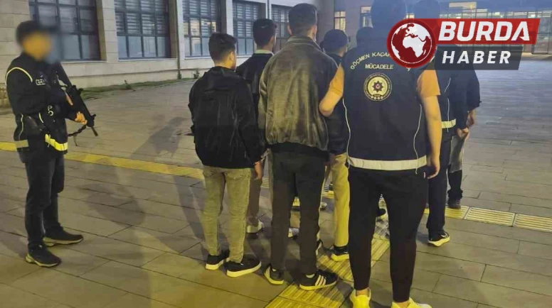 Afyonkarahisar’da 8 düzensiz göçmen yakalandı