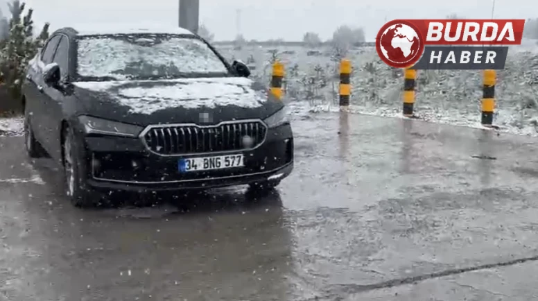Yaylada aniden bastıran kar, vatandaşa zor anlar yaşattı