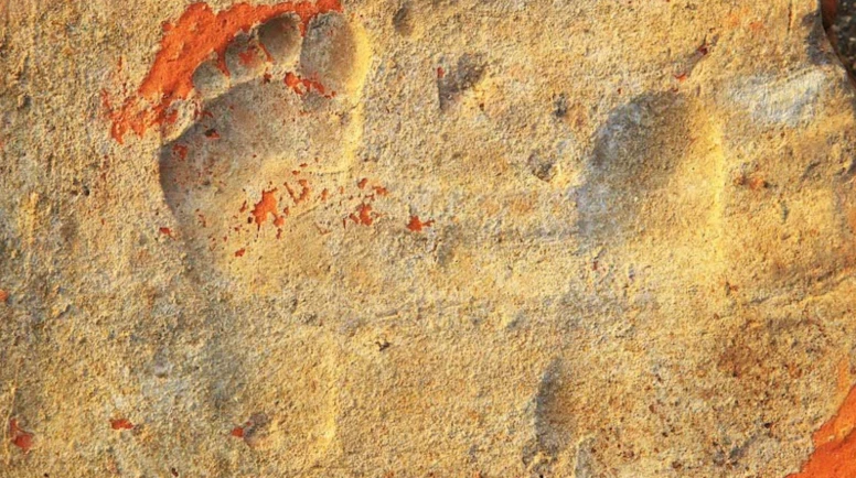Stratonikeia Antik Kenti'nde 1900 yıllık çocuk ayak izleri keşfedildi.