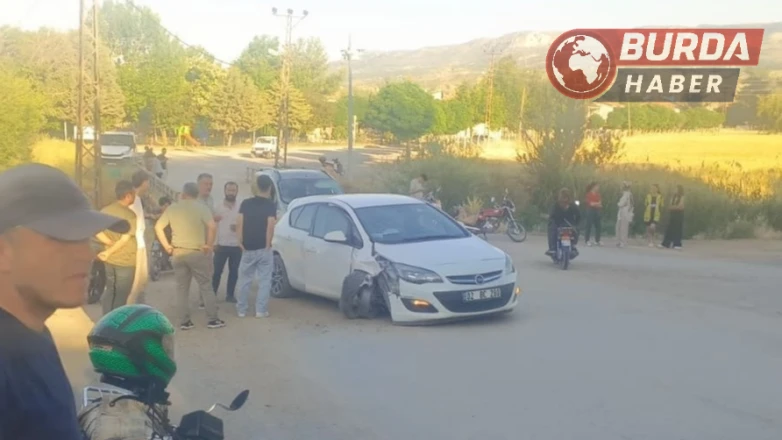Adıyaman'da otomobil elektrik direğine çarptı: 5 yaralı