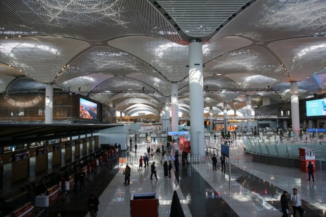 İstanbul'u, Asya ve Avrupa'nın tek ulaşım merkezi haline getirecek olan Yeni Havalimanı'nın açılışı bugün gerçekleştiriliyor.
