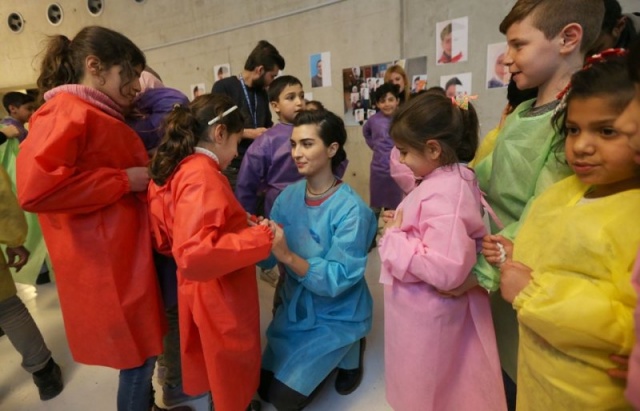 UNICEF İyi Niyet Elçisi olan oyuncu Tuba Büyüküstün, Türk ve Suriyeli çocuklarla bir araya geldi.