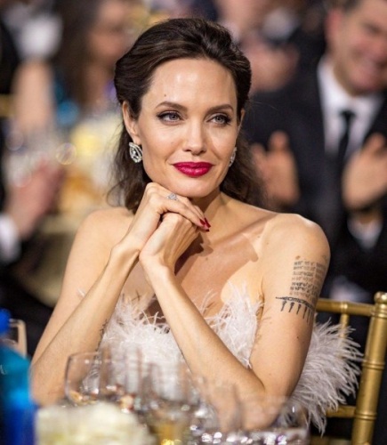 Brad Pitt’le boşanma davası nedeniyle gündemden düşmeyen Angelina Jolie, yeni bir film için kamera karşısına geçiyor.