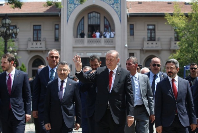 Başkan Erdoğan Hacıbayram Camii'nde kıldığı namazın ardından kabinesi ve milletvekilleri ile birlikte Birinci Meclis'te tören gerçekleştirdi. Fotoğraflar: AA
