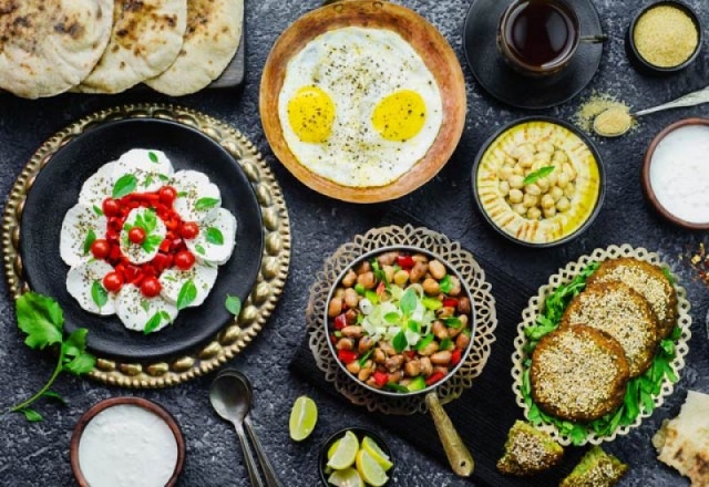 Sağlıklı ve kolay bir Ramazan geçirmek istiyorsanız sahurda yedikleriniz büyük bir önem taşıyor.