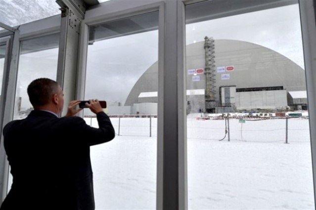 Ukrayna'daki Çernobil Nükleer Santrali'nde gerçekleşen, Avrupa'nın birçok bölgesini etkileyen kazanın üzerinden 30 yıl geçti. Radyasyon seviyesi halen yüksek seviyede fakat ziyaret etmek isteyenler kontrollü bir şekilde 30 km yakındaki ziyaret edilebilen alana girebiliyor.