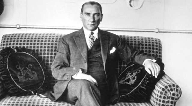 İleri görüşlülüğü ile her zaman dikkat çeken Türkiye Cumhuriyeti'nin kurucusu Mustafa Kemal Atatürk'ün pek bilinmeyen bir özelliği de bulunuyor. O da zekası sayesinde Türkiye ile Türk Cumhuriyetlerinin bağlantısının olabilmesini sağlamasıydı.