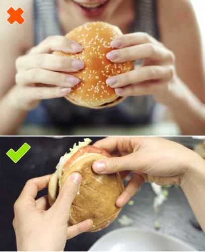 Hamburger nasıl yenir?

Hamburgere bayılmayan yok evet! Peki ya doğru yemeyi biliyor musunuz? Hamburgeri 2 parmakla tutarsanız dağılır, içindeki malzemeler muhtemelen yere dökülür. Hamburger ekmeğini elinize alıp bu şekilde kavramanız gerekmektedir.