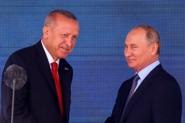 Türkiye Cumhurbaşkanı Recep Tayyip Erdoğan, Rusya Devlet Başkanı Vladimir Putin ile Moskova'daki Jukovski Uluslararası Havaalanı'nda düzenlenen MAKS-2019 Uluslararası Havacılık ve Uzay Fuarı'nın açılış törenine katıldı.