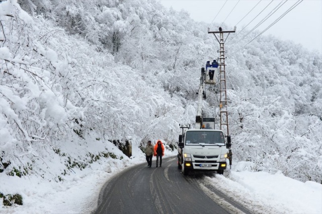 Ordu Büyükşehir Belediyesinden yapılan yazılı açıklamada, kent genelinde yoğun kar yağışının sürdüğü belirtildi.