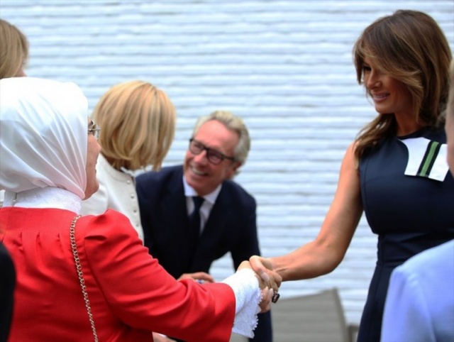 Emine Erdoğan, ABD Başkanı Donald Trump'ın eşi Melania Trump'la da el sıkıştı.